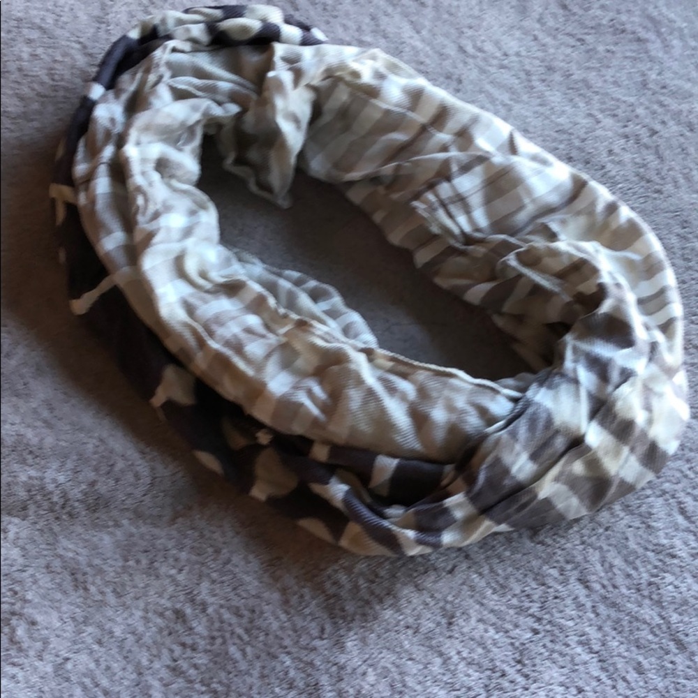 Scarf - Picture 2 of 4